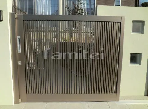 香芝市　新築クローズ外構　ガラスブロック門柱　電動ワイドオーバードア