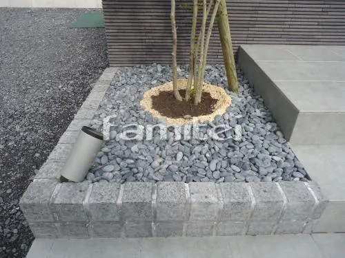 大津市 新築オープン外構　ヴェクターテラス屋根1階　ガラスブロック塀 デザイン角柱