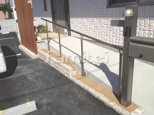 河内長野市 新築オープン外構 機能門柱 TOEXアプローチポールアロット1型 ピンコロ石花壇