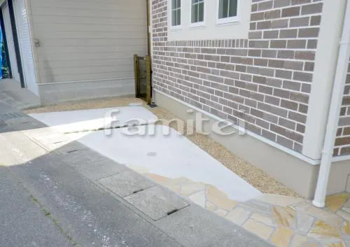 野洲市 新築オープン外構 洋風門柱  アプローチ 乱形石貼り 勝手口門扉 アーキカットA型 黒色 LIXILリクシル