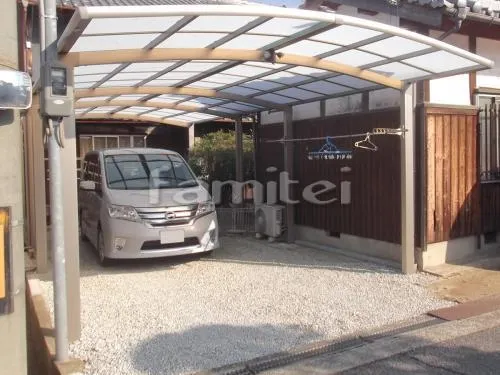 北葛城郡広陵町 カーポート LIXILリクシル カーブポートシグマ3 TOSTEMトステム 4台用(横2台用 縦連棟) R型アール屋根 洗濯干し屋根 折りたたみ式物干し 駐車場ガレージ 防犯砂利 バラス砕石敷き