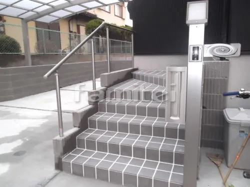 富田林市 機能門柱 アプローチポールアロット1型 門柱灯エントランスライト照明 表札 郵便受け 玄関アプローチ階段 玄関ポーチ カーポート 駐車場ガレージ モルタル階段ステップ 勝手口門扉 境界フェンス塀 自転車バイク屋根 木製調目隠しフェンス塀 境界フェンス塀 土留めコンクリートブロック