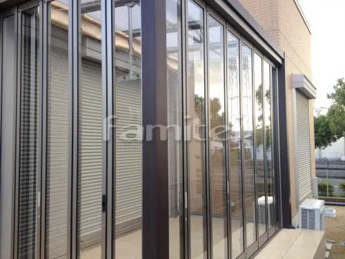 和泉市 エクステリア工事 木製調ガーデンルーム LIXILリクシル ジーマ TOEXトエックス サンルーム 竿掛け 内部日除け 収納網戸 タイルデッキ INAXイナックス フィオ300角 FIO-12 LIXILリクシル イナバ物置 シンプリー MJN-217DP 長物収納タイプ メープルブラウン 野外物置き 収納庫 倉庫