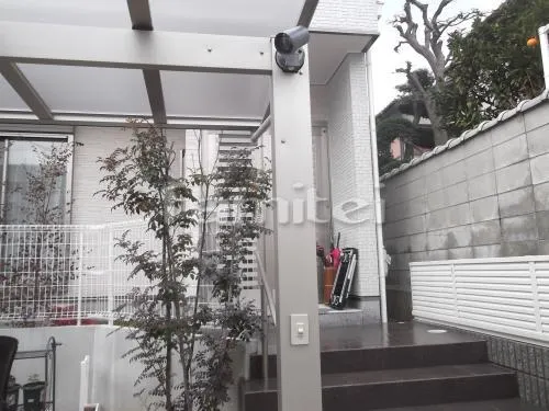 箕面市 外構工事 機能門柱 ファンクションユニット ウィルモダンスリム ガラスブロック 玄関アプローチ 床タイル貼り 玄関ポーチ階段 INAXイナックス カーポート YKKAP エフルージュグラン 駐車場ガレージ 土間コンクリート セキュリティー防犯ライト照明