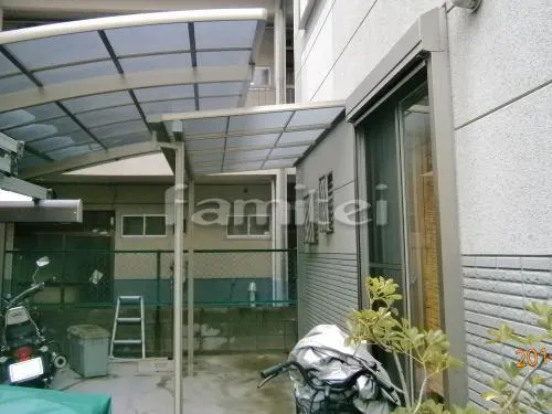 八尾市 エクステリア工事 雨除け屋根 YKKAPヴェクター(ベクター)テラス屋根 1階用  F型フラット屋根