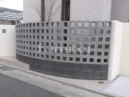 南河内郡河南町 外構工事 モダン門柱 玄関エントランスライト照明 玄関門扉 玄関アプローチ 電動跳ね上げ式門扉 カーポート 塀まわり シンボルツリー 目隠しガラスブロック塀 勝手口門扉 目隠し化粧ブロック塀 目隠しフェンス塀 お庭植栽 タイルデッキ 立水栓 タイル貼り水受け(パン)