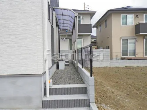 和歌山市 外構工事 玄関まわり 門柱 照明 表札 ポスト 手摺 アプローチ階段 駐車場ガレージ 土間コンクリート お庭階段通路 犬走り 防犯砂利敷き 洗濯干し屋根 レギュラーテラス屋根