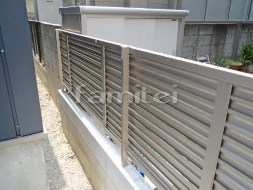 西宮市 リフォーム工事 自転車バイク屋根 駐輪場屋根 境界フェンス塀 犬走り 土間コンクリート 柱なし雨除け屋根 目隠しフェンス塀 化粧ブロック積み