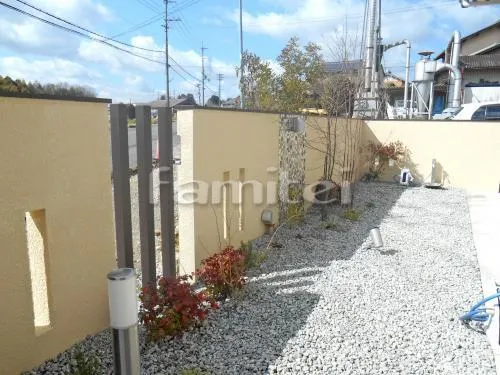 五條市 外構工事 玄関まわり 門柱 表札 ポスト 袖壁 アプローチ ポーチ 角柱 花壇 目隠し塀 シンボルツリー 植栽灯ガーデンライト照明 防犯砂利敷き 玄関エントランスライト照明 立水栓 玄関ポーチ手摺 モルタルステップ階段 境界フェンス塀 和風庭園