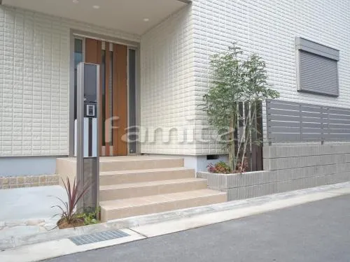 加古川市 外構工事 玄関まわり 門柱 アプローチ 植栽 角柱 目隠しフェンス 化粧ブロック花壇 ポイント床石貼り 駐車場ガレージまわり カーポート 土間コンクリート 土留め ピンコロ石積み 立水栓 犬走り 防犯砂利敷き