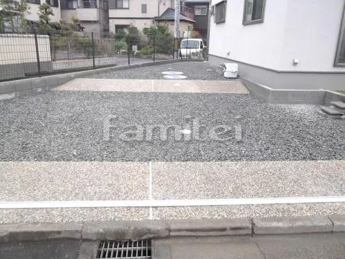 和歌山市 外構工事 玄関まわり 門柱 門扉 アプローチ 花壇 目隠しブロック塀 伸縮門扉 伸縮門扉用ガイドレール 駐車場ガレージ床 洗い出し仕上げ ドラフタイト目地 防犯砂利敷き 境界フェンス塀 お庭植栽 芝生張り