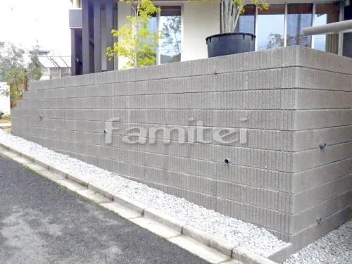 香芝市 外構工事 玄関まわり アプローチ 門柱 ポスト 袖壁 表札 植栽 自転車バイク屋根 駐輪場ガレージ床 土間コンクリート ガレージまわり 駐車場屋根 土間コンクリート 土留めブロック 目隠し化粧ブロック塀 斜面 芝生張り ガーデンルーム 