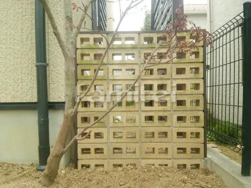 生駒市 リフォーム部分外構工事 化粧ブロック花壇 宇治川 シルキー 一部分 木目調アルミ笠木 LIXILリクシル コーピング TOEXトエックス 空洞ブロックまわり 木製調デザインアルミ平板 LIXILリクシル デザイナーズパーツ 3方囲い TOEXトエックス