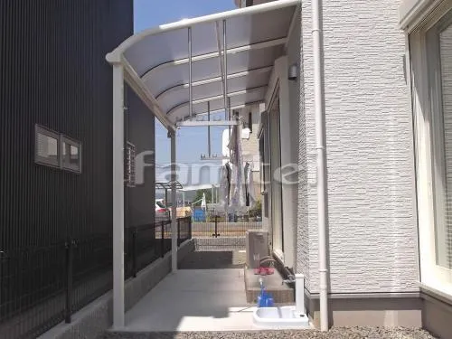 岩出市 外構工事 玄関まわり アプローチ 門柱 角柱 ポスト 照明 花壇 駐車場ガレージ床 土間コンクリート 犬走り 防犯砂利敷き 洗濯干し屋根 勝手口屋根