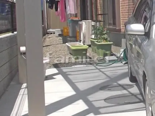 岩出市 外構工事 新築シンプル オープン 門柱 木製調デザインアルミ角柱 プランパーツ 角材 郵便受けポスト Panasonicパナソニック フェイサスC-2 ガレージまわり 駐車場屋根 土間コンクリート 雨除け屋根 フラットテラス屋根 犬走り 防犯砂利敷き バラス砕石