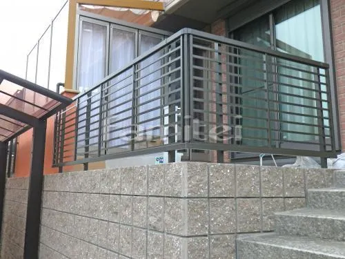 茨木市 リフォーム庭園工事 木製調ガーデンルーム ココマ 前面腰壁タイプ 網戸 サンルーム タイルデッキ グレイスランド300角 GRL-15 落下防止フェンス塀 プレリオR1型 塗り壁 美ブロHG塗装 ウェーブ仕上げ 354 土留め化粧ブロック シャモティ ベージュ