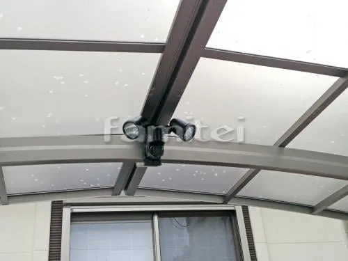 堺市中区 エクステリア工事 カーポート プライスポート 横2台用(ワイド ツイン) R型アール屋根 防犯照明 セキュリティライト2灯型 カーポート取付 駐車場 防犯車止め スペースガード F48型 埋込み式 クサリ内蔵型 駐車場ガレージ床 縁石ライン ピンコロ石 ベランダ屋根 レギュラーテラス屋根 2階用 R型アール屋根 物干し
