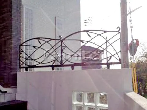 八幡市 リフォーム外構工事 玄関ポーチ手摺り(手すり) LIXILリクシル アーキレール 横桟取付 TOEXトエックス 洋風鋳物フェンス YKKAP トラディオンフェンス7型