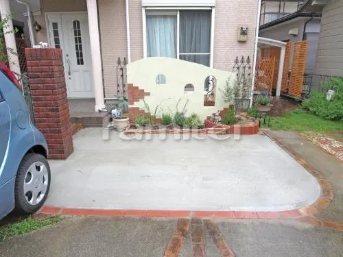 栗東市 リフォーム外構工事 目隠し塀 塗り壁 エスケー化研 ベルアート塗装 こて仕上げ レンガ貼り R加工カーブ曲線デザイン スリット部 ディーズガーデン アールフィックスフェンス4型 駐車場ガレージ床 土間コンクリート レンガ目地