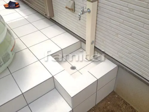 堺市東区 リフォーム庭園工事 タイルデッキ INAXイナックス グレイスランド300角 階段ステップ1段 洗濯干し屋根 フラットテラス屋根 1階用 F型 物干し 木製調目隠しフェンス塀 ナチュラルウッド プランパーツ アルミ平板 木目調ウォール 立水栓 ユニソン スプレスタンド タイル貼り水受け(パン) 洗い場