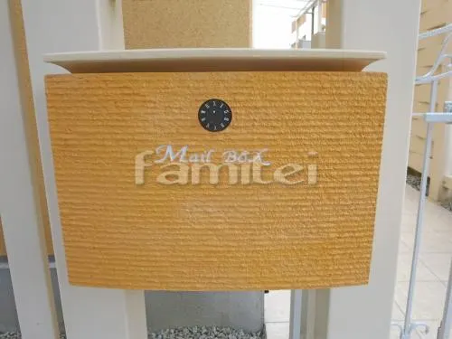 香芝市 リフォーム外構工事 玄関まわり アプローチ ポスト 門扉 雨除け屋根 ガレージまわり 駐車場屋根 土間コンクリート お庭まわり 目隠しフェンス ガーデンルーム タイルデッキ 植栽 芝生 犬走り 防犯砂利敷き