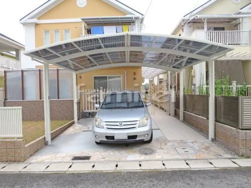 香芝市 リフォーム外構工事 玄関まわり アプローチ ポスト 門扉 雨除け屋根 ガレージまわり 駐車場屋根 土間コンクリート お庭まわり 目隠しフェンス ガーデンルーム タイルデッキ 植栽 芝生 犬走り 防犯砂利敷き