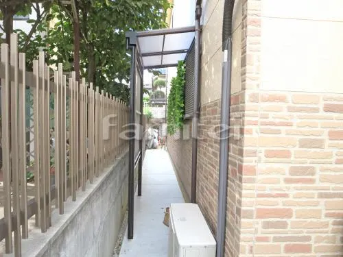 生駒郡斑鳩町 エクステリア工事 ガーデンルーム レギュラーサンルーム R型アール屋根 内部日除け 網戸 カーテンレール 洗濯干し屋根 フラットテラス屋根 1階用 F型 波板目隠しパネル(前面 正面) 犬走り 土間コンクリート 伸縮目地