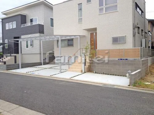 泉南郡熊取町 外構工事 玄関まわり 門柱 植栽 照明 ポーチ 手すり ガレージまわり 駐車場屋根 土間コンクリート 目隠しフェンス塀 勝手口階段 門扉 犬走り 防犯砂利敷き 防草シート加工 人口木材ウッドデッキ 植栽 洗濯干し屋根 日除け 