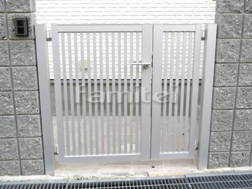 尼崎市 エクステリア工事 玄関門扉 プレスタ4型 親子両開き カーポート プライスポート 縦1.5台用 水平式物干し 柱なし雨除け屋根 ヴェクターテラス屋根 1階用 ベランダ屋根 レギュラーテラス屋根 2階用 物干し