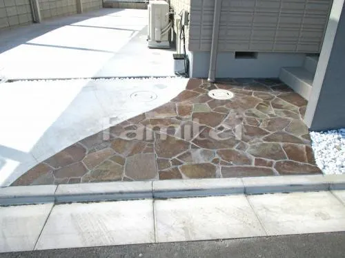 和歌山市 外構工事 玄関まわり アプローチ 門柱 照明 表札 ポスト ガレージまわり 駐車場屋根 照明 土間コンクリート 目隠しフェンス塀 LIXILリクシル プレスタ7Y型 TOEXトエックス コンクリートブロック シンボルツリー シマトネリコ 常緑樹 植栽 植栽灯ライト照明 TAKASHOタカショー ガーデンアップライト3型