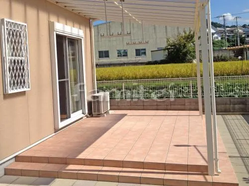 泉南郡熊取町 リフォーム庭園工事 洗濯干し屋根 ヴェクターテラス屋根(ベクター) 1階用 物干し タイルデッキ INAXイナックス グレイスランド300角 LIXILリクシル お庭 平板床材  透水性舗装材 スーパーテラTRM シンボルツリー シマトネリコ 常緑樹 下草 低木 植栽 オリーブ ベランダ屋根 レギュラーテラス屋根 2階用