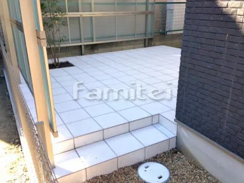 生駒市 新築洋風 高台セミクローズ外構 玄関まわり 門扉 ポスト アプローチ 駐車場ガレージ床 土間コンクリート 溝蓋(みぞふた) グレーチング 落下防止フェンス塀 境界フェンス塀 目隠し格子フェンス塀 目隠しフェンス塀 タイルデッキ シンボルツリー 