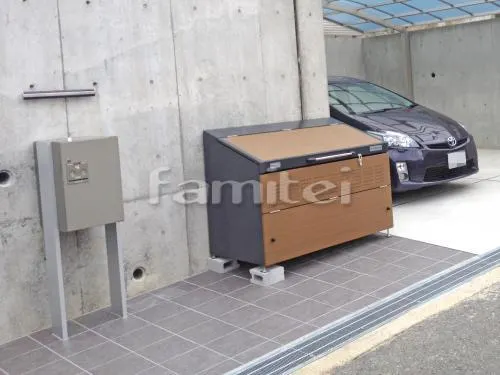 堺市南区 外構工事 新築モダン 高台セミクローズ外構 玄関アプローチ 宅配ボックス 玄関門扉 ガレージまわり 駐車場屋根 土間コンクリート 目隠しフェンス塀 イナバ物置 犬走り 土間コンクリート