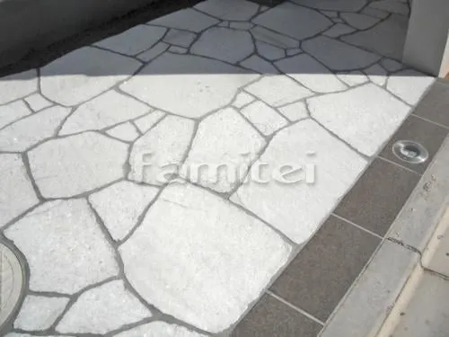 和歌山市 外構工事 新築モダン オープン外構 玄関まわり 門柱 照明 ポスト アプローチ ガレージまわり 駐車場屋根 目隠しフェンス 土間コンクリート イナバ物置 エアコン室外機隠し 洗濯干し屋根