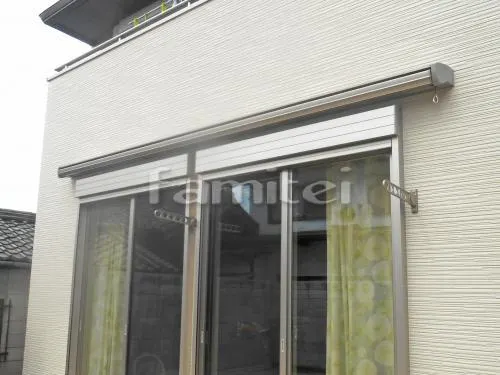 天理市 外構工事 新築シンプルモダン オープン外構 門柱 壁タイル貼り 木製調デザインアルミ角柱 表札灯ライト照明 表札 郵便受けポスト シンボルツリー 常緑樹 下草 低木 植栽灯ガーデンライト照明 玄関アプローチ 駐車場ガレージ床 土間コンクリート 境界フェンス塀 オーニング タイルデッキ