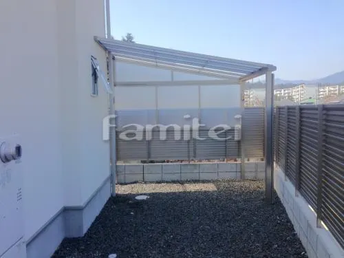 大津市 エクステリア工事 カーポート LIXILリクシル カーブポートシグマ3 TOSTEMトステム 縦2台用(縦連棟) R型アール屋根 洗濯干し屋根 LIXILリクシル ライザーテラス2 TOSTEMトステム 1階用 F型フラット屋根 目隠しパネル(前面 正面)