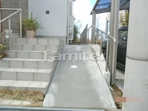 神戸市西区 リフォーム部分工事 玄関スロープ バリアフリー 段差ステップ解消 土間コンクリート スロープ手摺り(手すり) グリップライン 人工木材ウッドデッキ 樹ら楽ステージ(きらら) 樹脂 平板 アイシン エコノミーストーン ホワイト 立水栓 ユニソン スプレスタンド ダークレッド 蛇口2個シルバー レンガ囲い水受け(パン) 土間モルタル仕上げ 洗い場