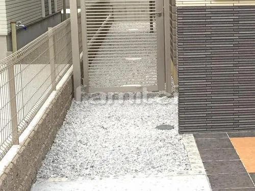 堺市東区 外構工事 新築シンプルモダン オープン外構 玄関まわり アプローチ 門柱 ポスト ガレージまわり 駐車場屋根 土間コンクリート　境界フェンス塀 勝手口門扉 犬走り 防犯砂利敷き