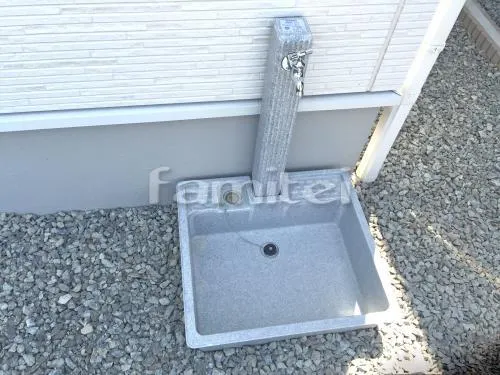 堺市東区 エクステリア工事 洗濯干し屋根 LIXILリクシル ライザーテラス2 TOSTEMトステム 1階用 F型フラット屋根 物干し タイルデッキ300角 階段ステップ1段 立水栓 タキロン ガーデン柱 蛇口 研ぎ出し流し