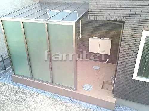 北葛城郡王寺町 リフォーム庭園工事 洗濯干し屋根 YKKAP アウタールーフ 1階用 F型フラット屋根 正面デザインパネル タイルデッキ INAXイナックス グレイスランド300角 GRL-15 LIXILリクシル ベランダ屋根 フラットテラス屋根 2階用 F型