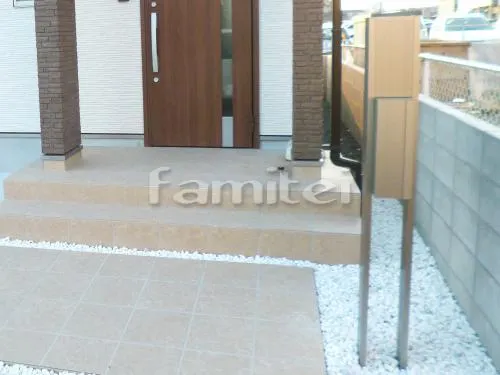 和歌山市 外構工事 新築ベーシック オープン外構 玄関まわり 門柱 アプローチ ガレージまわり カーポート プライスポート 1台用(単棟) R型アール屋根 土間コンクリート 化粧砂利目地 白玉 洗濯干し屋根