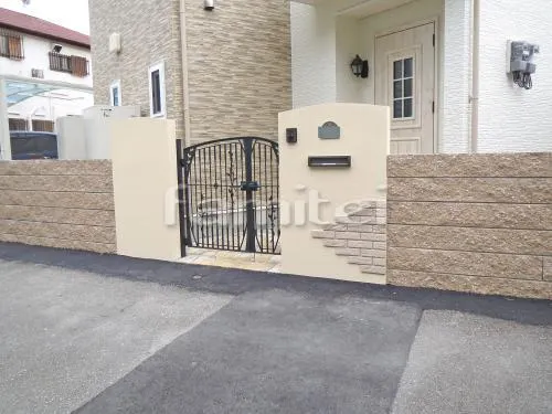 宝塚市 外構工事 新築ナチュラル クローズ外構 門袖 ポスト 門扉 アプローチ ガレージまわり 駐車場屋根 土間コンクリート 門扉 目隠し化粧ブロック塀 境界フェンス塀 勝手口門扉 洗濯干し屋根 ベランダ屋根