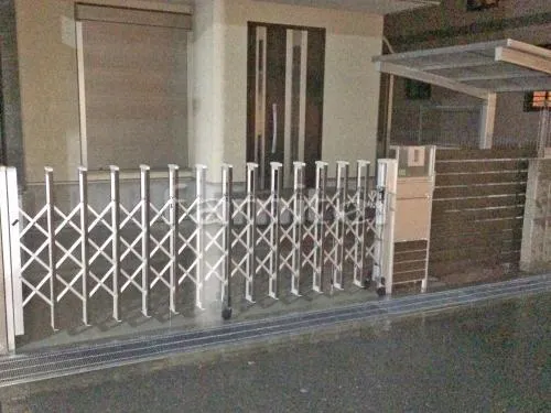 伊丹市 エクステリア工事 伸縮門扉 三協アルミ エクモアL カーテンゲート 玄関スライド門扉 レナードM3型 自転車バイク屋根 三協アルミ カムフィエース R型アール屋根 サイクルポート 駐輪場屋根 ベランダ屋根 YKKAP ヴェクターテラス屋根(ベクター) 2階用 R型アール屋根 物干し