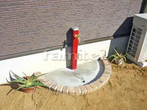 吹田市 新築シンプル オープン外構 玄関まわり 門柱 照明 花壇 ポスト 角柱 階段 手すり カーポート 土間コンクリート スロープ 目隠しフェンス 生垣 タイルデッキ 立水栓 犬走り 防犯砂利敷き バラス砕石