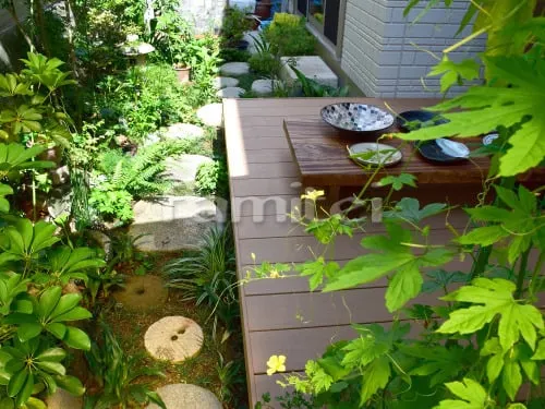 大阪市住吉区 外構工事 新築ハイクラス クローズ外構 門扉 デザイン塀 車庫 ウッドデッキ 庭石 目隠しフェンス 植栽 角柱 アプローチ