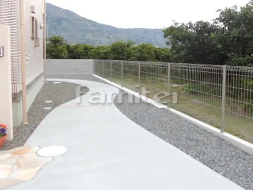 紀の川市 新築ナチュラル オープン外構 玄関まわり 門柱 アプローチ カーポート 土間コンクリート 目隠しブロック塀 洗濯干し屋根