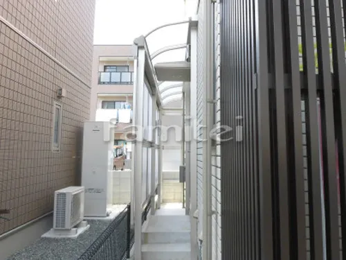 和歌山市 エクステリア工事 雨除け屋根 YKKAP ヴェクターテラス屋根(ベクター) 1階用 R型アール屋根 目隠しパネル(前面 正面)