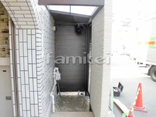 生駒市 エクステリア工事 喫煙スペース LIXILリクシル プラスGルーフテラス Gスクリーン 固定ルーバー フリーウオール 壁タイル貼り INAXイナックス セラヴィオR(セラビオ) CRG-1 平板 デザイナーズパーツ TOEXトエックス