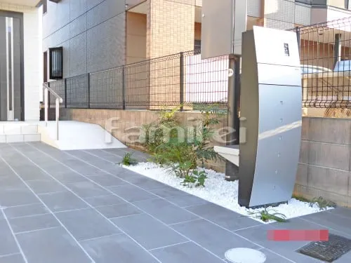 明石市 新築シンプル オープン外構　玄関まわり アプローチ 照明 植栽 手すり スロープ ガレージまわり 駐車場屋根 土間コンクリート