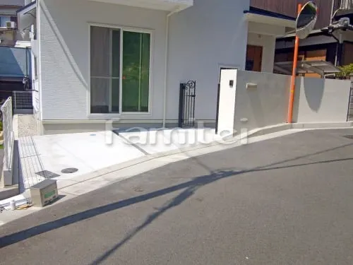 明石市 新築ナチュラル セミクローズ外構 門袖 門扉 土間コンクリート サイクルポート 境界フェンス